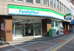 ファミリーマート堂山店